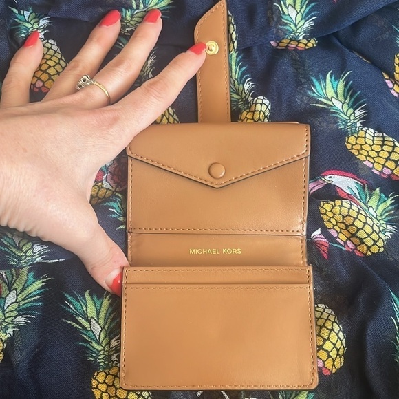 Brand New Michael Kors Vanilla Acorn Small Tab Card Case Holder Snap Close - Picture 8 of 15